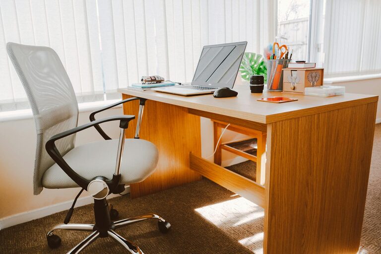 Desk Setup Tips for Focus and Comfort at Work